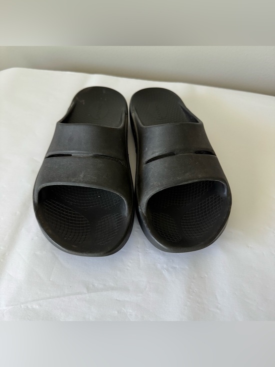 OOFOS Size 12 Men’s Black Slides Sandals